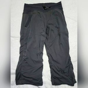 Lululemon Studio Crop No Liner LW6601S‎ Size 6